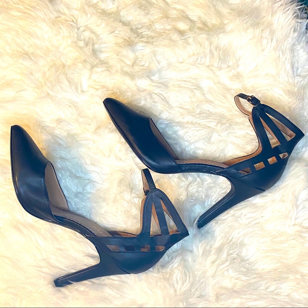 Women Restricted Heels Size 9